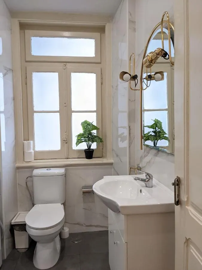 BOA LISBOA 3 bedroom spacious apartment 0*,  Portugal