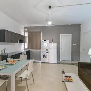 https://apt-new-1-bedroom-in-city-centre-with-terrace-and-views.hotelssaintjulians.com